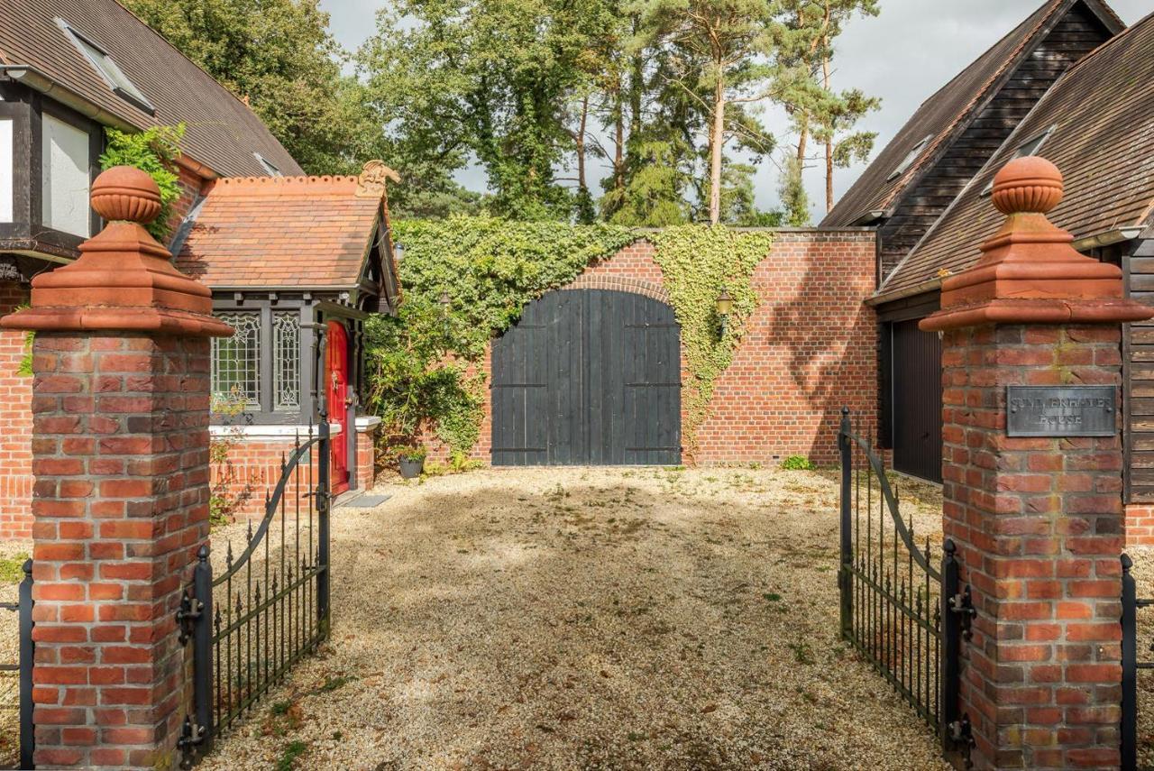 Beautiful English Villa With Hottub Zuidwolde  Exterior photo