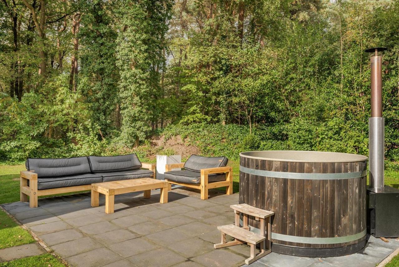 Beautiful English Villa With Hottub Zuidwolde  Exterior photo